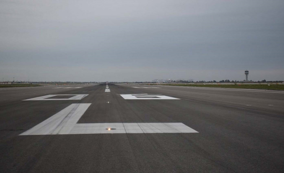Una de las pistas paralelas del aeropuerto Josep Tarradellas de Barcelona-El Prat