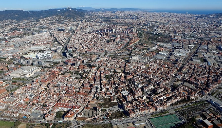 Archivo - Foto áerea del área metropolitana de Barcelona