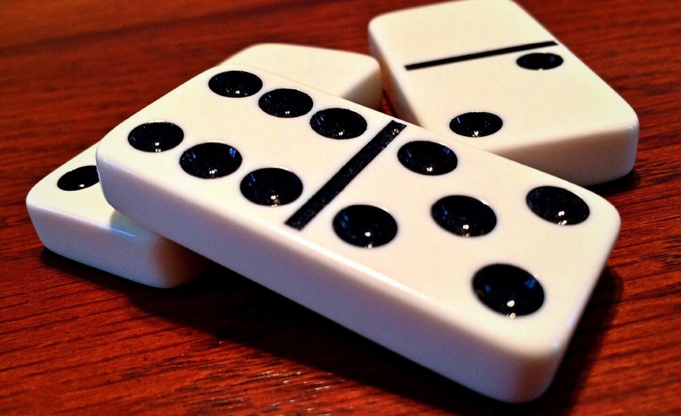 Dominoes gbb5f8dc96 1920