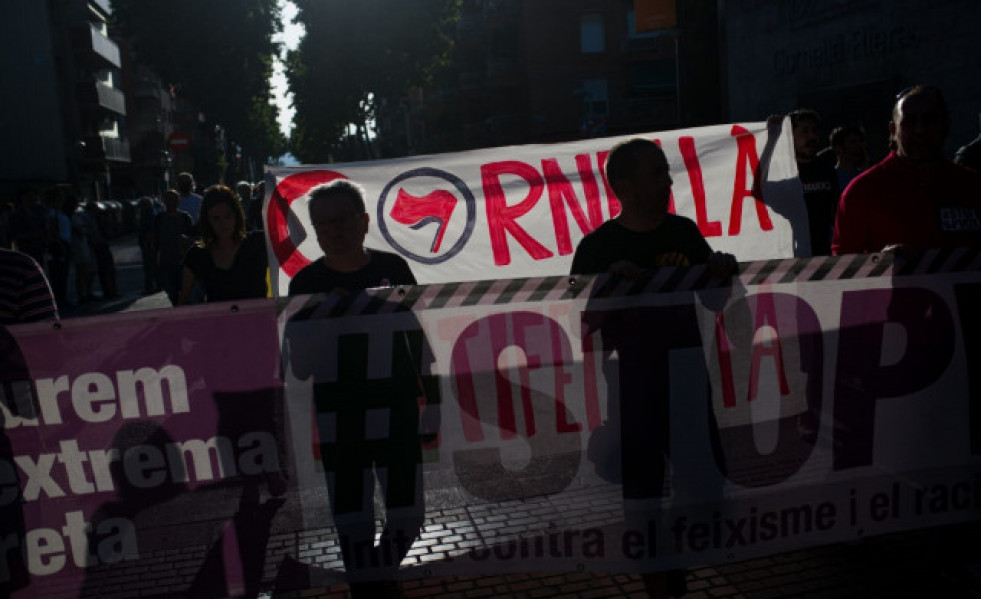 EuropaPress 4492725 protesta contra acto lider vox santiago abascal cornella llobregat