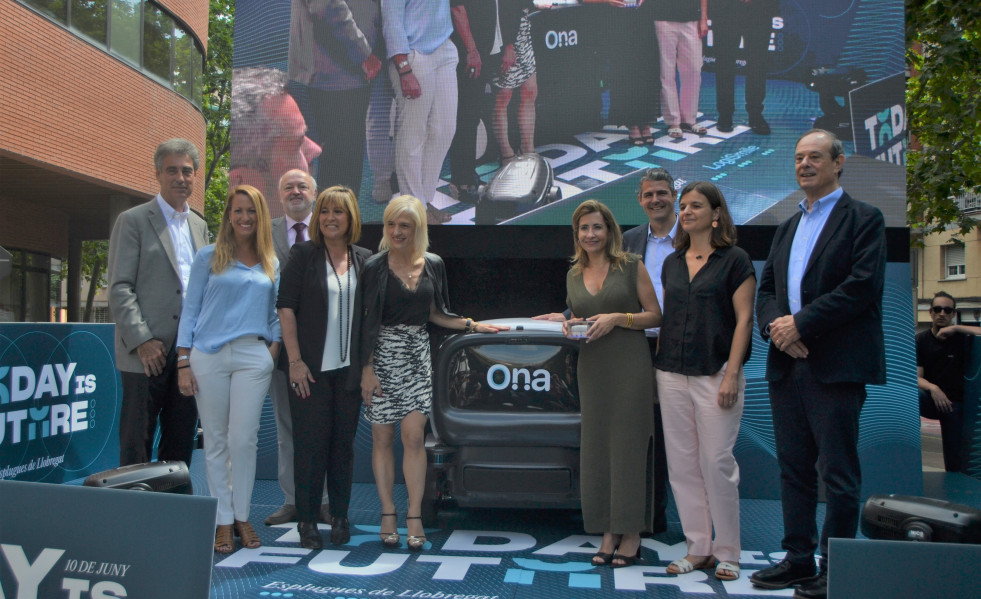 La ministra de Transportes, Movilidad y Agenda Urbana, Raquel Sánchez; la alcaldesa de Esplugues, Pilar Díaz, la delegada del Gobierno en Catalunya, Maria Eugènia Gay, y la presidenta de la Diputac