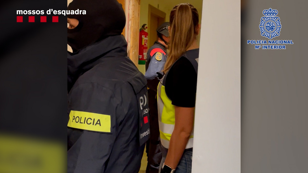 EuropaPress 4680799 policia nacional mossos desquadra detienen tres hombres presuntamente robar