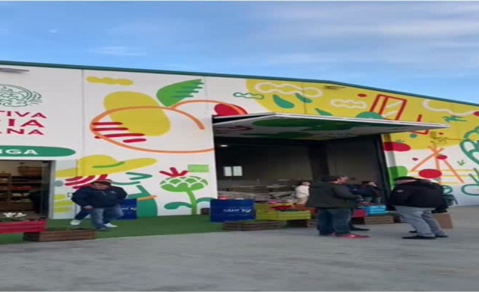 La Cooperativa Agrària Santboiana inaugura la nueva agrotienda (1)