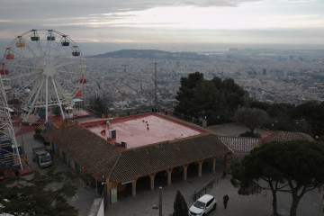 EuropaPress 4943012 copos nieve tejado parque atracciones tibidabo 24 enero 2023 barcelona