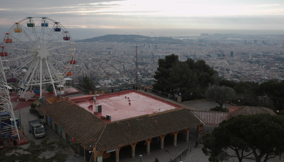 EuropaPress 4943012 copos nieve tejado parque atracciones tibidabo 24 enero 2023 barcelona