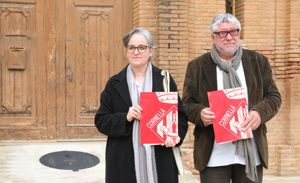 Pura Fornals i Antonio Balmón davant la nau que serà la futura seu del MMACA