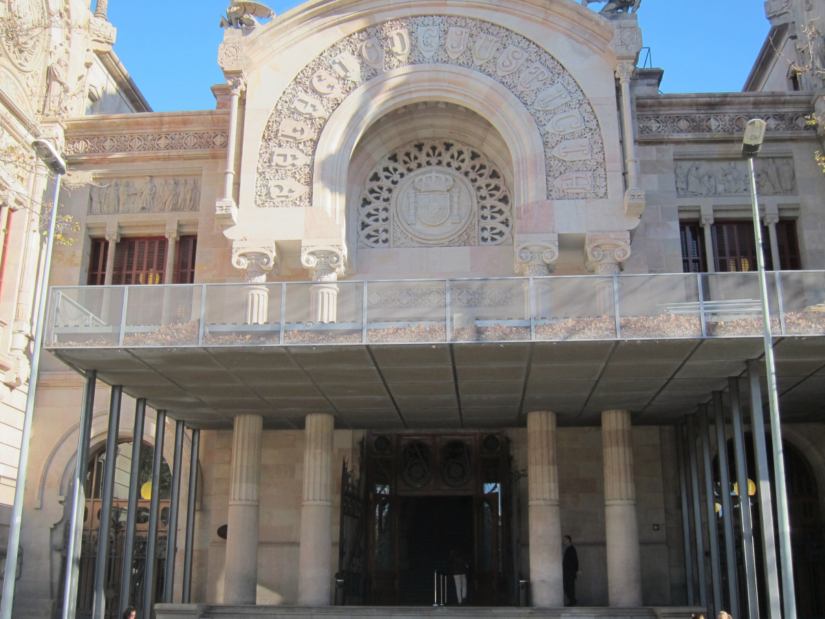 Archivo - Fachada de la Audiencia de Barcelona