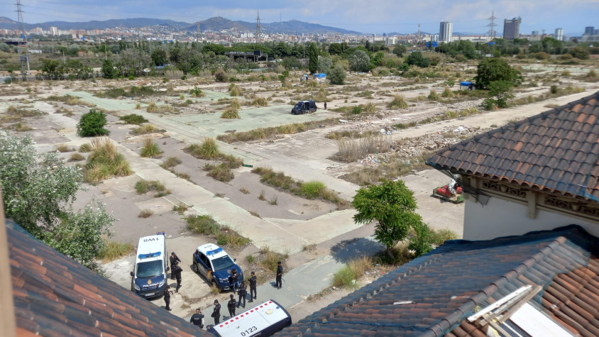 Junts pel Prat celebra el desalojo de la Casa de la Paperera