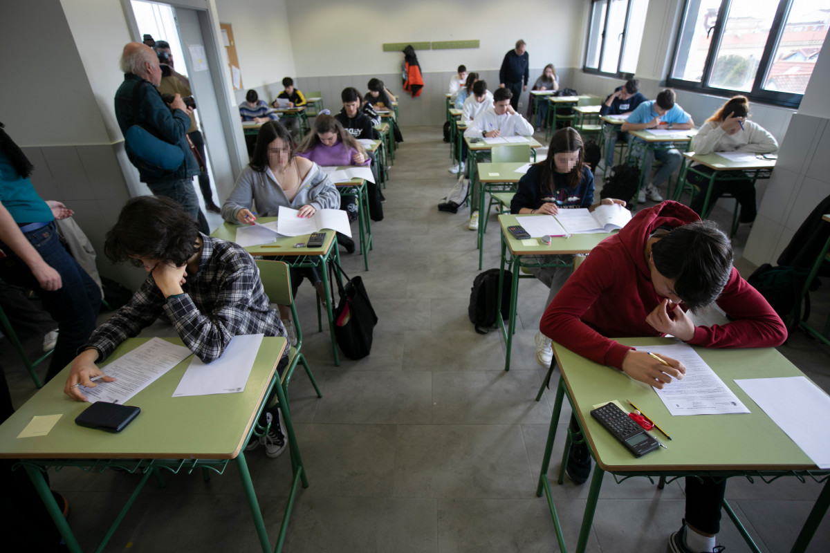 EuropaPress 5052505 alumnos clase bachillerato instituto calderon barca gijon realizan prueba