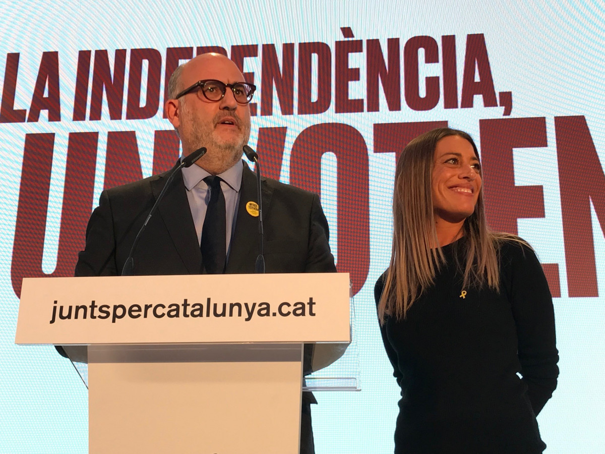 Archivo - Eduard Pujol y Míriam Nogueras (JxCat) en Barcelona durante la noche electoral de las elecciones generales del 10 de noviembre de 2019