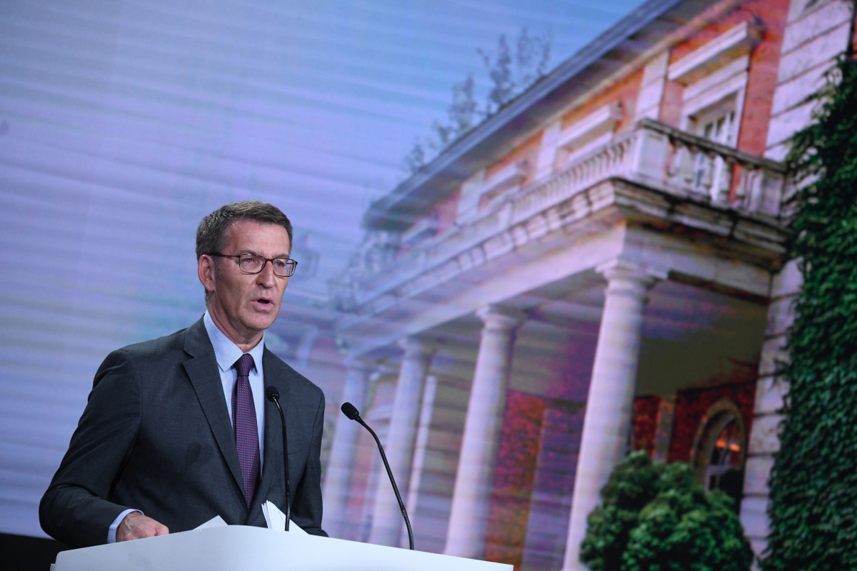 El presidente del Partido Popular y candidato a la Presidencia del Gobierno, Alberto Núñez Feijóo, presenta el programa electoral para las elecciones del 23J, en el Palacio de Linares, a 4 de julio de 2023, en Madrid (España). Feijóo presenta su programa