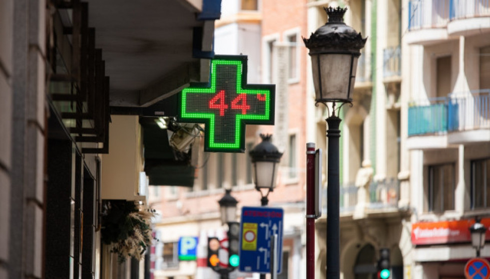 EuropaPress 5375802 termometro marca 44 calle martinez villena 10 agosto 2023 albacete