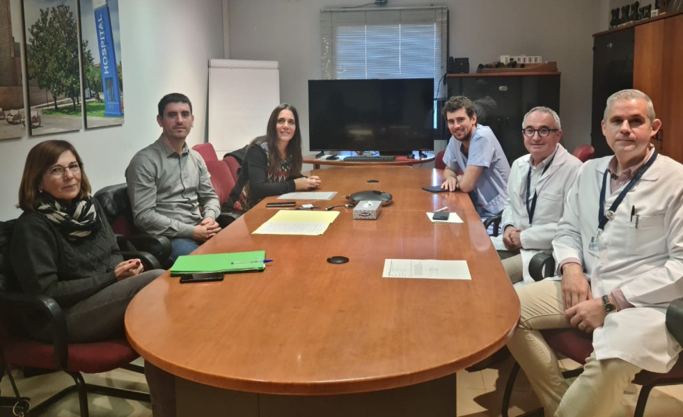 Fotografia de la reunio entre lajuntament dolesa i lhospital de martorell