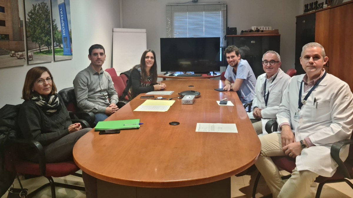 Fotografia de la reunio entre lajuntament dolesa i lhospital de martorell