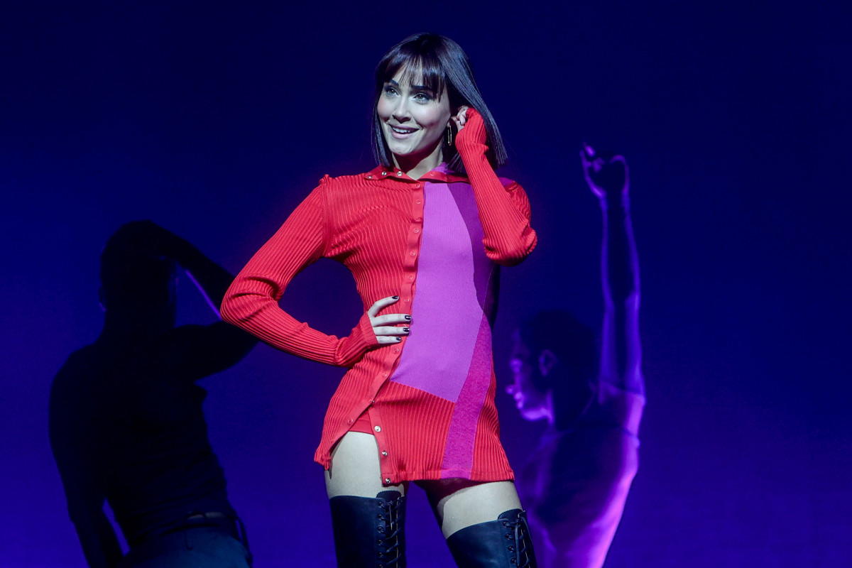 La cantante Aitana durante una actuación en el WiZink Center, a 5 de diciembre de 2023, en Madrid
