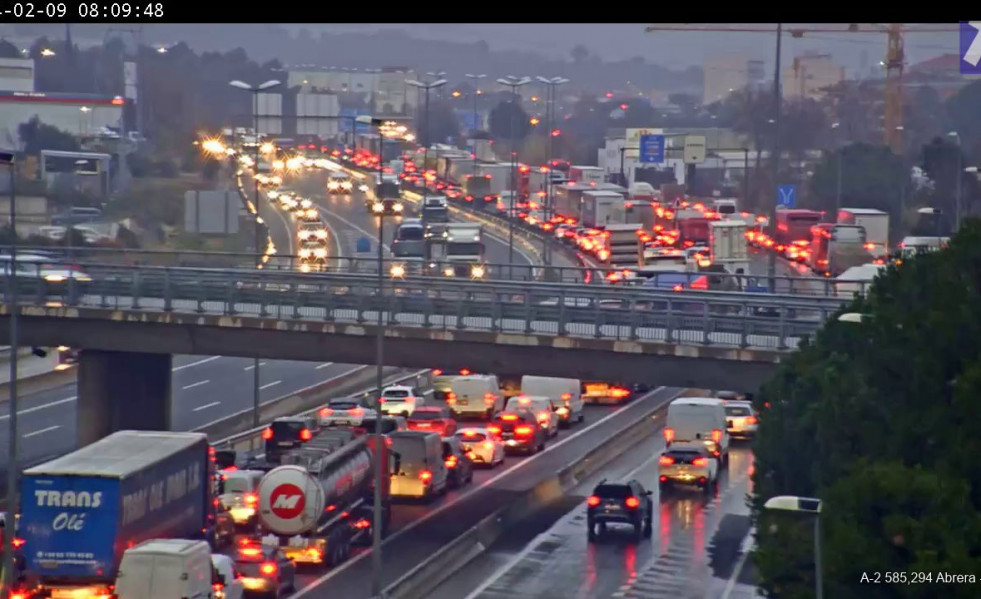 Cortada la A-2 hacia Lleida en Abrera (Barcelona) por un accidente