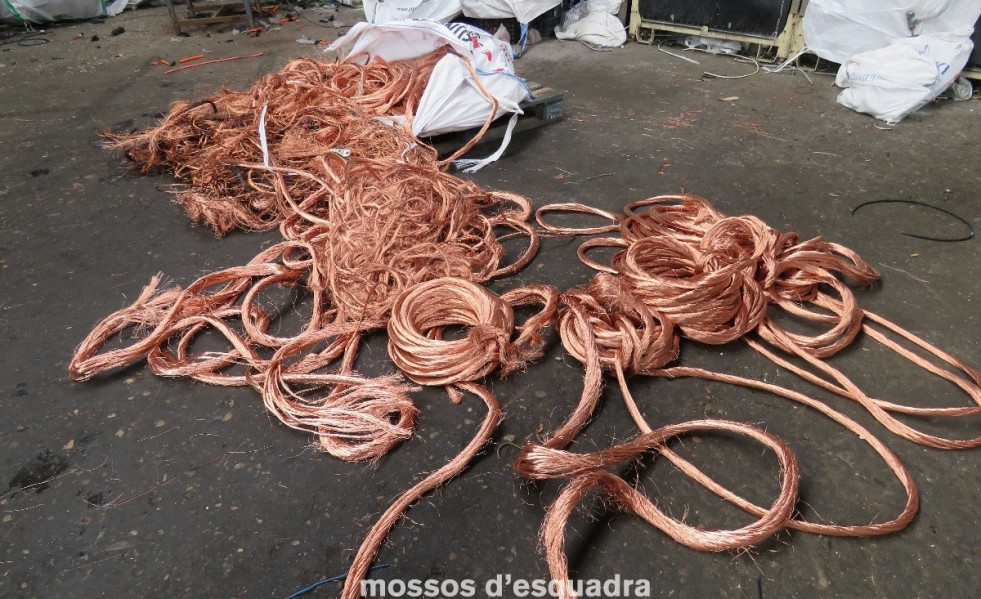 240226   168 RPP   Els Mossos dEsquadra detenen a Esparraguera cinc membres dun grup criminal especialitzat en robatoris de cablejat de coure en empreses 1   cpia