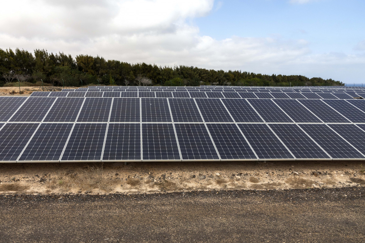 Ejemplo de plantas solares de la red de Aena.