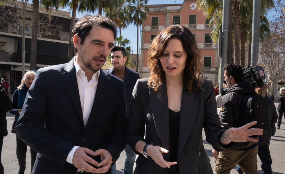 EuropaPress 5820479 presidenta comunidad madrid isabel diaz ayuso alcalde castelldefels manuel