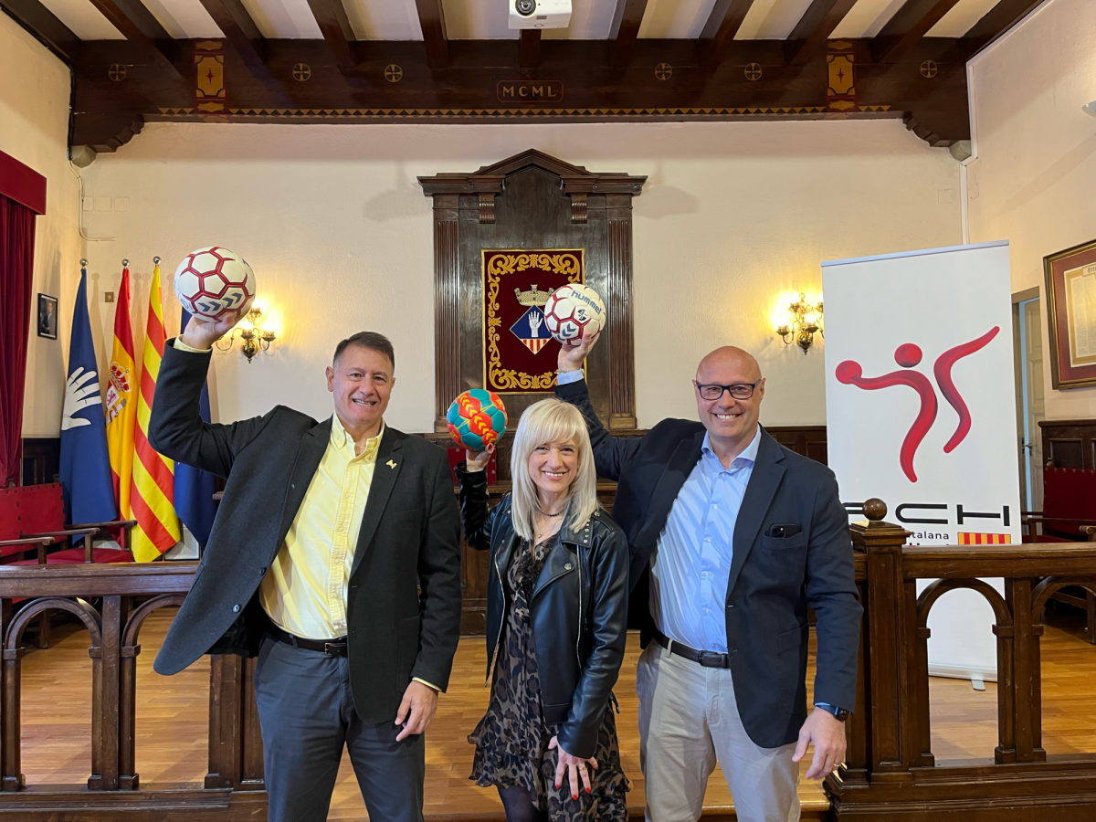 Signatura conveni Esplugues Ciutat de lhandbol catala 2024 i 2025 2000x1500