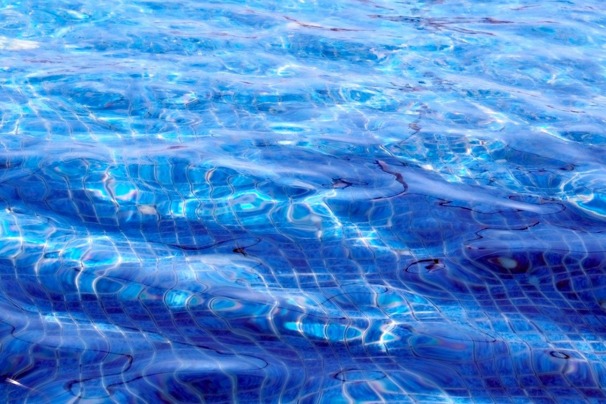 Swimming pool 8306716 1280