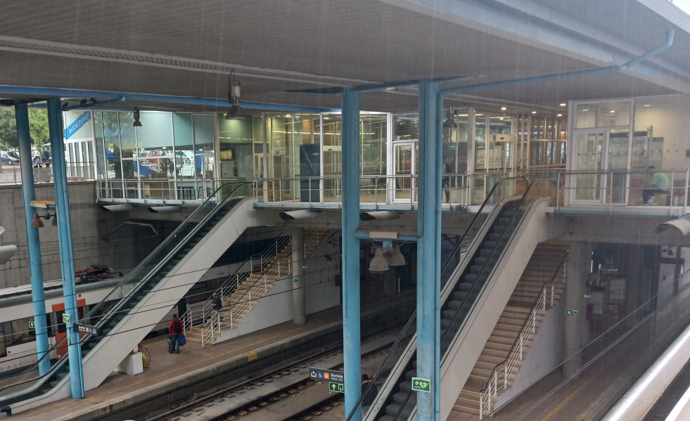 EuropaPress 6032595 escaleras mecanicas estacion tren vic barcelona