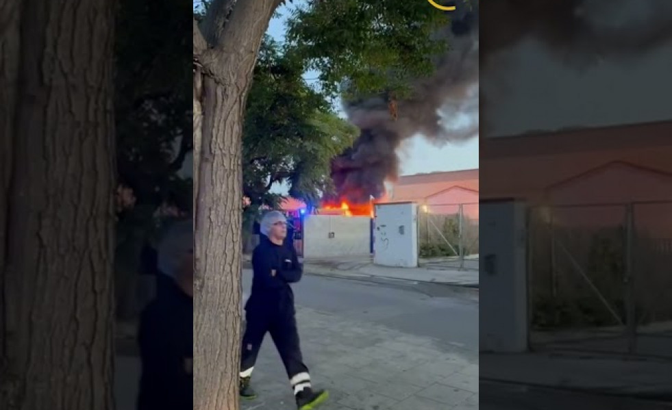 Espectacular incendio en Viladecans