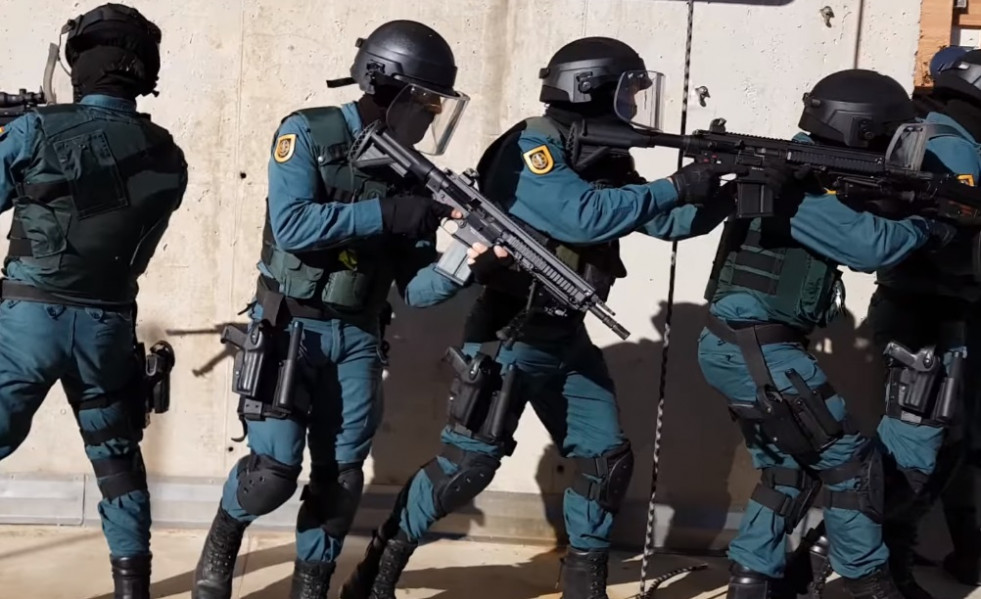 (Guardia Civil) Mannequin Challenge UAR (Unidad de Acción Rápida)  Guardia Civil. Rapel