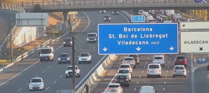 Tráfico intenso y retenciones en varias carreteras del Baix Llobregat