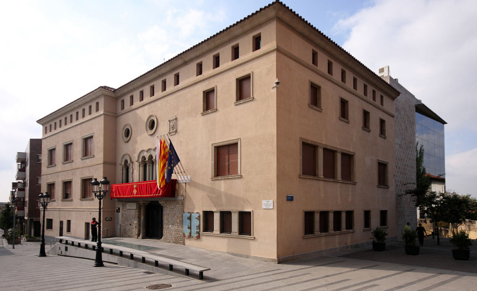 Ayuntament Cornellá (vista lateral)