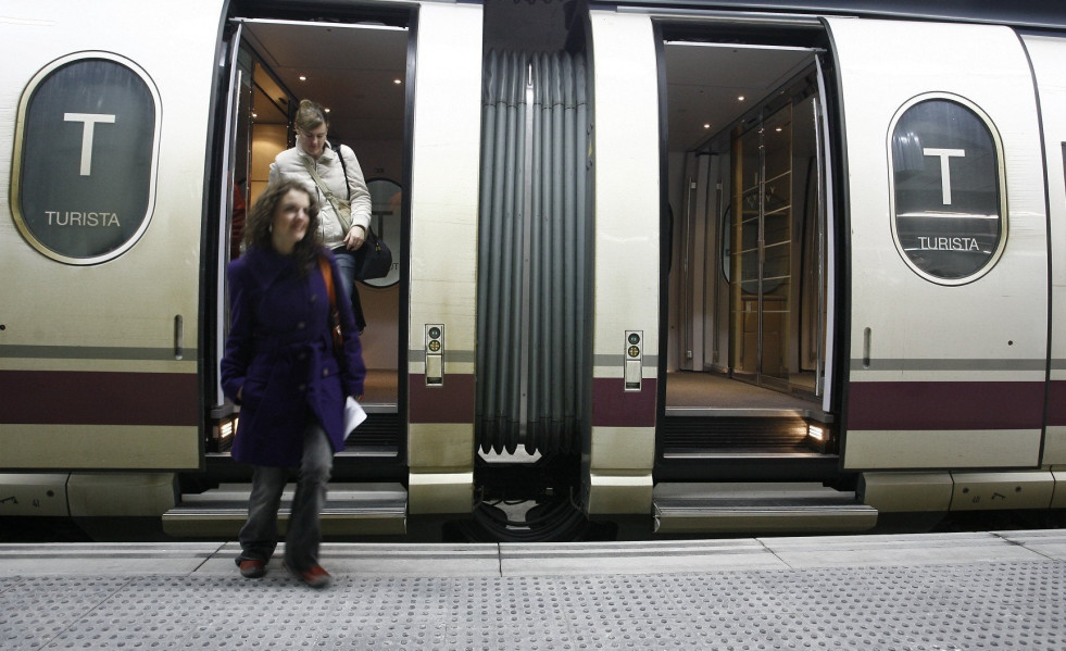 Europapress 4465640 imagenes tren ave madrid barcelona
