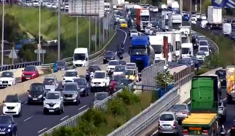 Retenciones en la B-23 entre Sant Feliu de Llobregat y Molins de Rei por circulación intensa