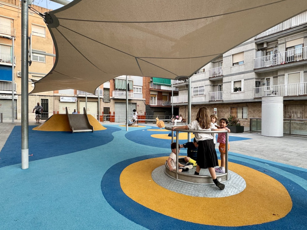 Sant Joan Despí cuenta con un nuevo parque infantil en la plaza del Carme