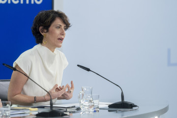 La ministra de Inclusión, Seguridad Social y Migraciones, Elma Saiz, durante la rueda de prensa posterior al Consejo de Ministros, en el Complejo de la Moncloa, a 27 de mayo de 2025, en Madrid (Espa