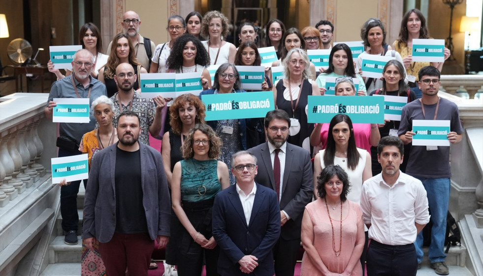 EuropaPress 6808570 psc erc comuns cup reunido hoy parlament xarxa dentitats pel padro firmar
