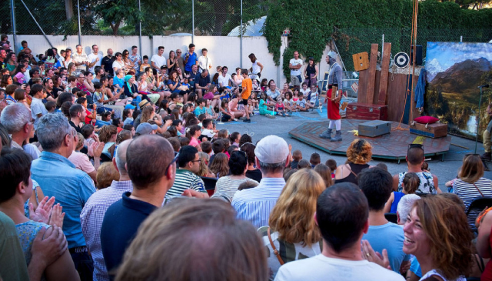 Viladecans teatre carrer espectacle public