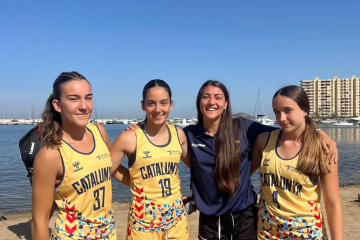 ⛱️🤾🏼 ♂️ El CESA platja 2025 disputat aquests dies a Múrcia ha comptat amb la participació de 3 jugadores i una entrenadora del Club.🟠 Infantil femení ha quedat en 3a posició. Molt