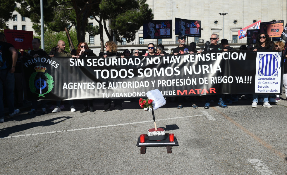 EuropaPress 5880393 funcionarios prisiones pancarta protesta lema todos somos nuria antes