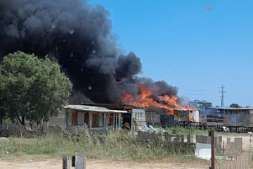 Incendio de las barracas en El PRat @Bombers de la Generalitat