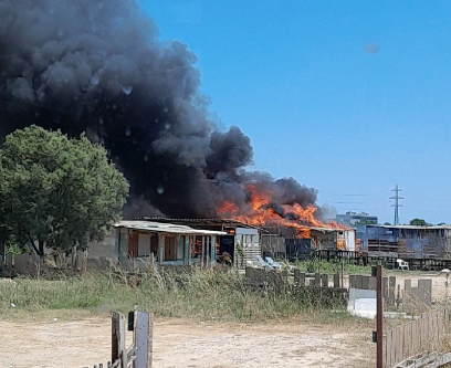 Incendio de las barracas en El PRat @Bombers de la Generalitat