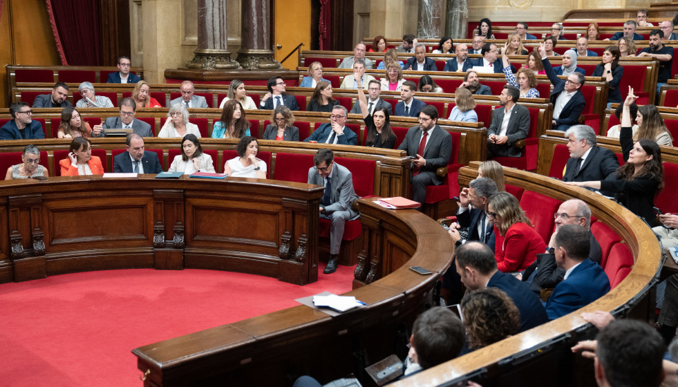 Votación en la sesión del pleno del Parlament de Catalunya este miércoles. Foto de archivo
