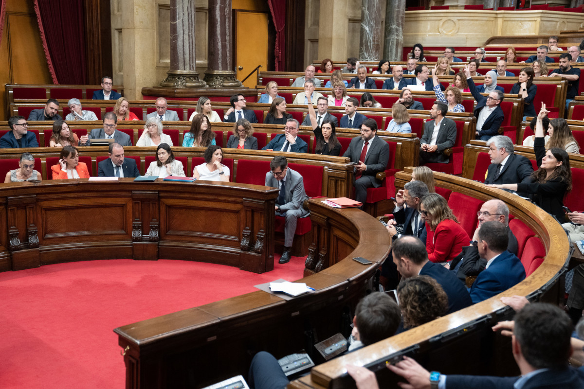 Votación en la sesión del pleno del Parlament de Catalunya este miércoles. Foto de archivo
