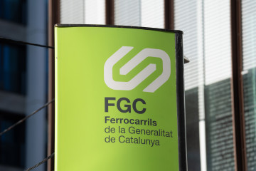 Archivo - Cartel de Ferrocarriles de la Generalitat de Catalunya, en la estación de Gràcia, a 24 de enero de 2025, en Barcelona, Catalunya (España)