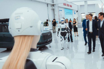 El presidente de la Generalitat, Salvador Illa, durante su visita a la sede central de Chery en Wuhu (China) este miércoles