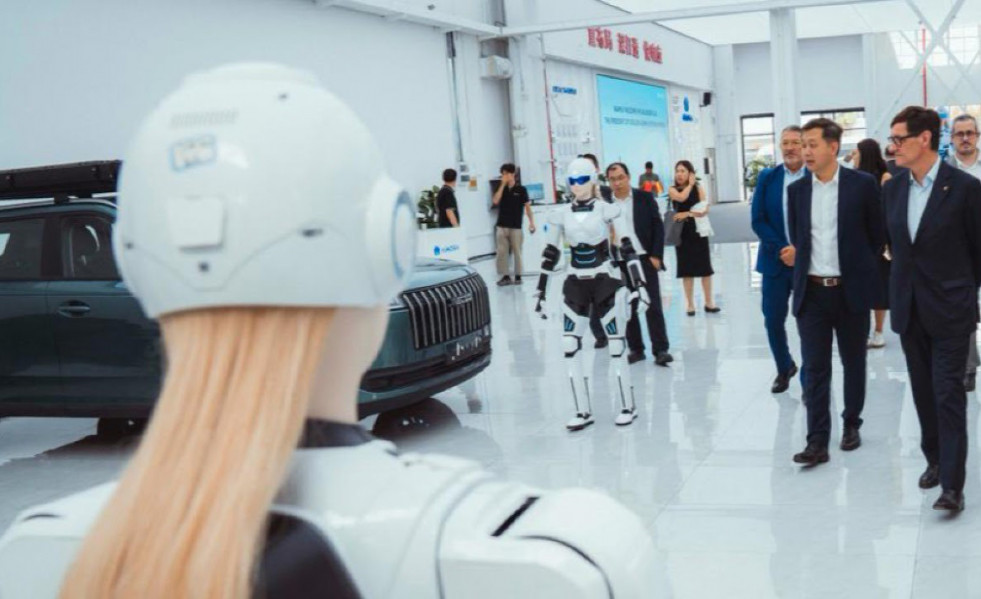 El presidente de la Generalitat, Salvador Illa, durante su visita a la sede central de Chery en Wuhu (China) este miércoles