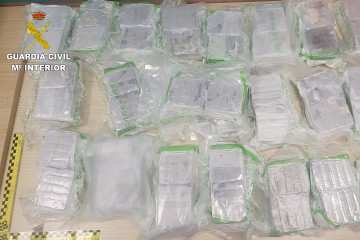 Paquetes de hachís localizados en el interior de dos maletas en el Aeropuerto de Barcelona
