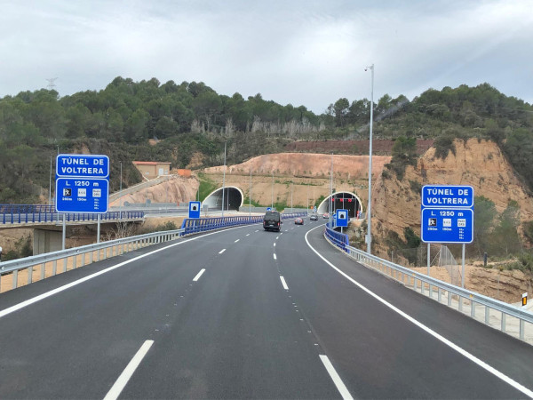 Reabierto el Túnel de Voltrera en Abrera tras un incendio que obligó a cortar la B-40