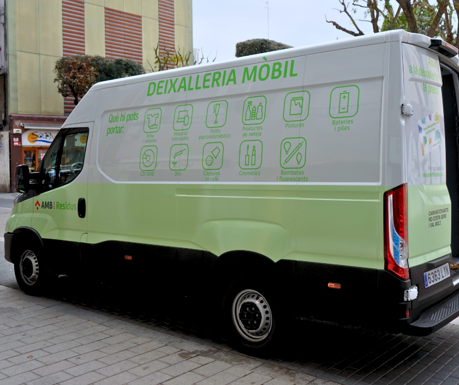 El punto verde móvil de Sant Joan Despí amplía su servicio con una nueva parada en Les Begudes