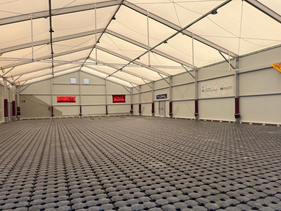 Olesa mejora la pista anexa del pabellón deportivo