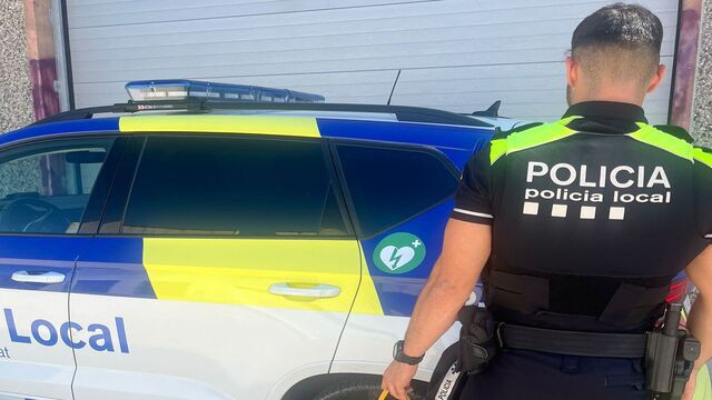 Dos agentes de la Policía Local de Torrelles salvan la vida a una persona